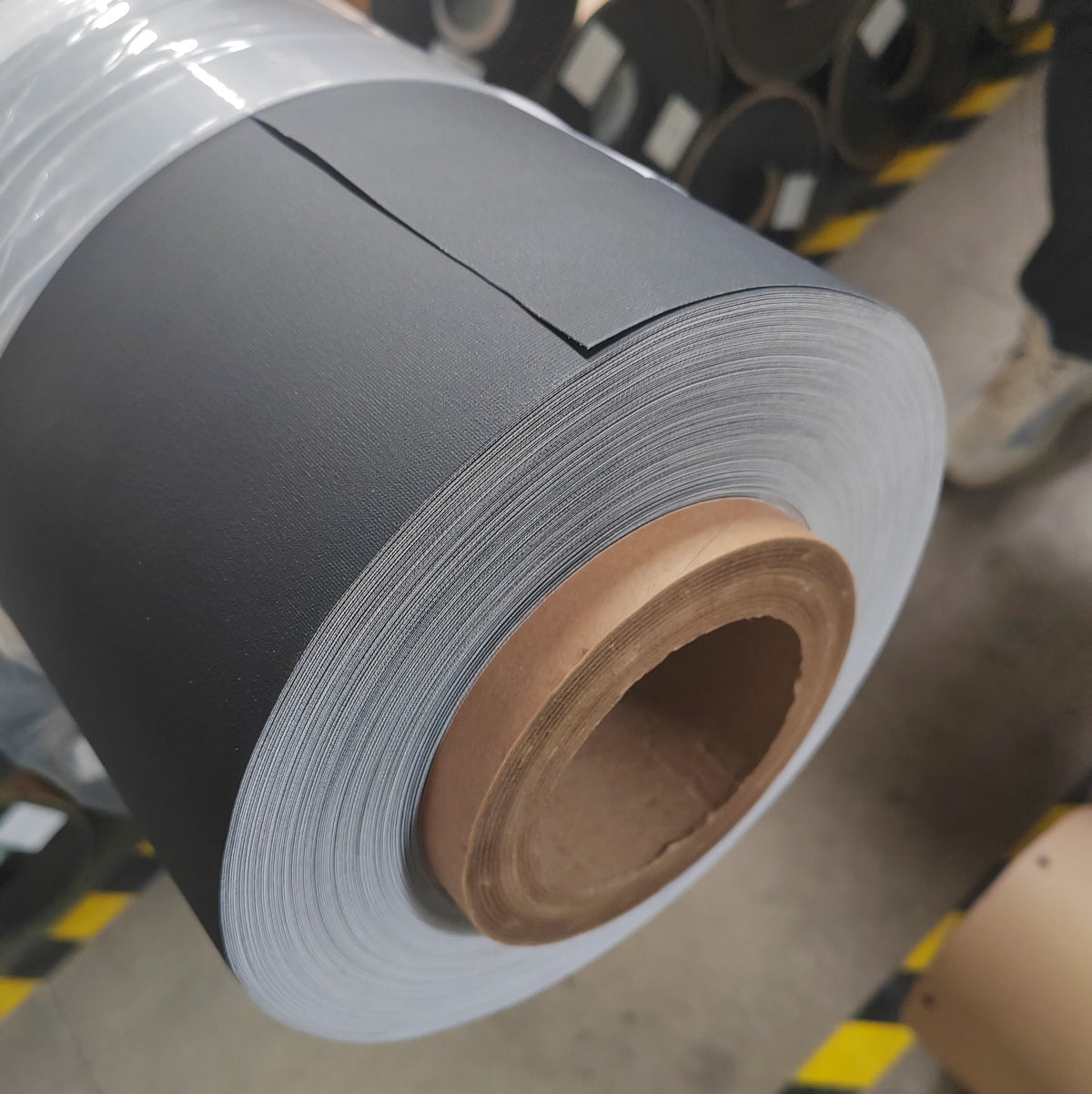 Factory Direct Sale White Sublimation Heat Transfer Paper 40gsm Roll for Clothing Fabric Printing with Fast Drying